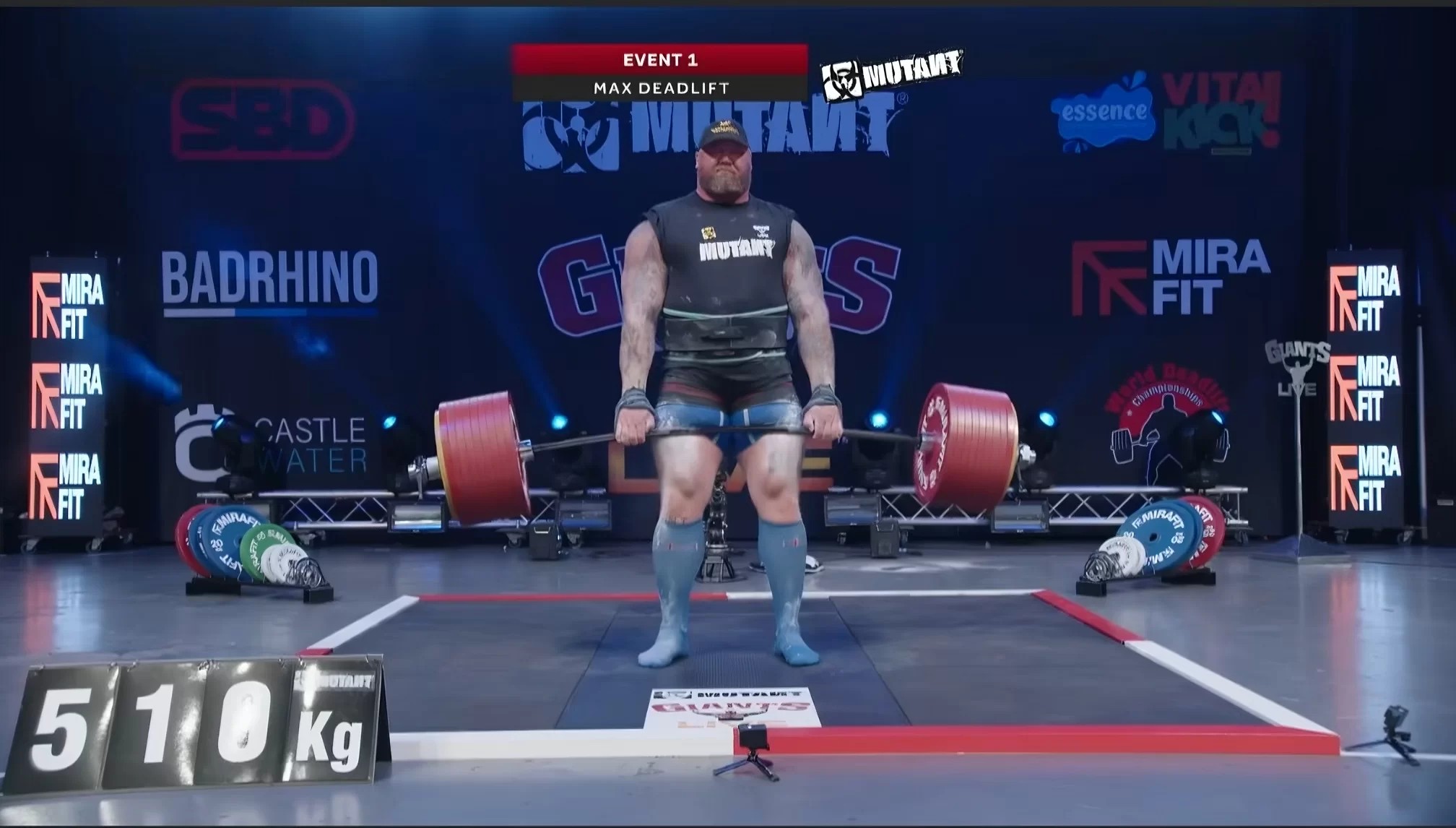 社交媒体上, 他在社媒中, 据悉 社交媒体上, 他在社媒中, 据悉